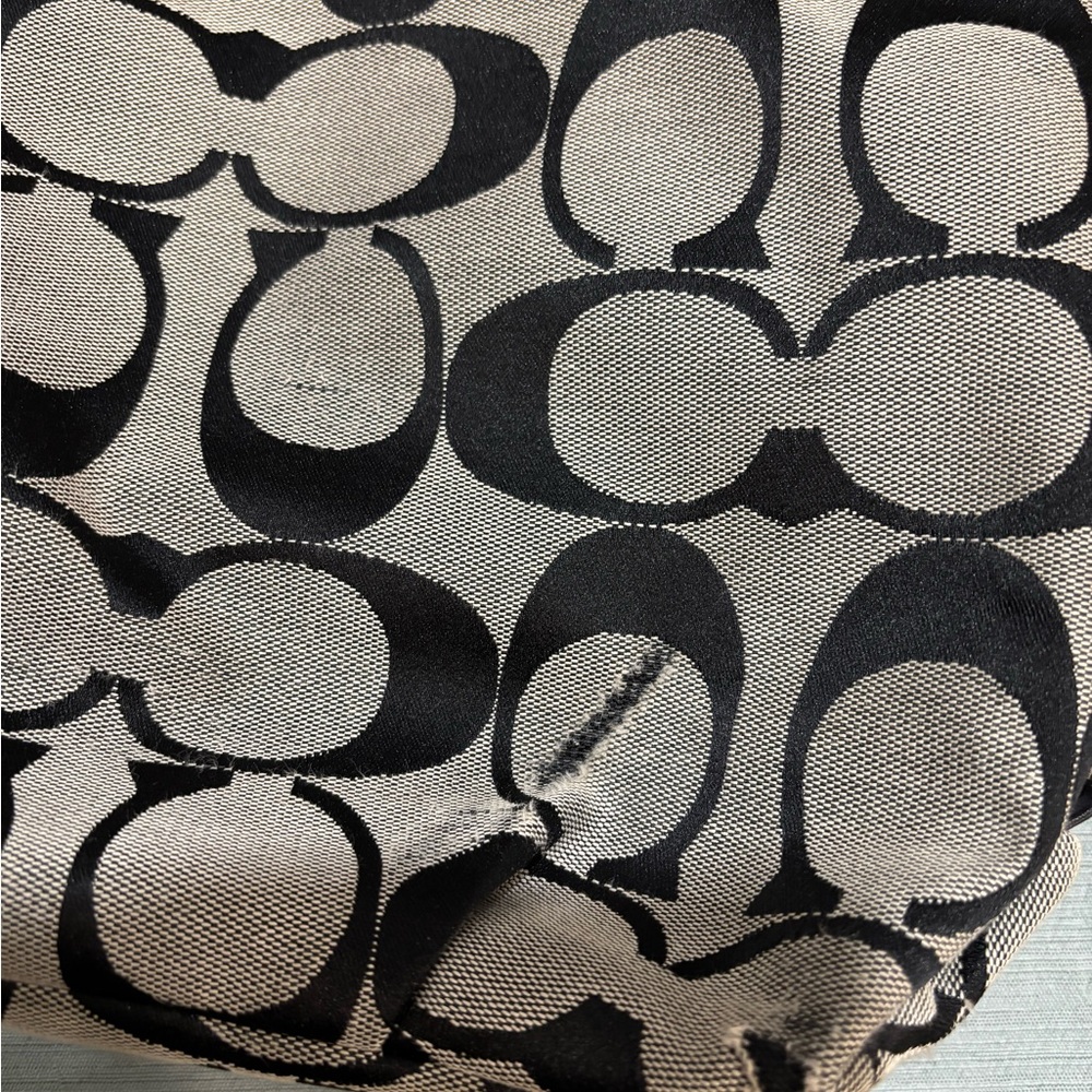 Coach F15067 Black and Gray Shoulder Bag Very Clean Inside - Picture 14 of 16